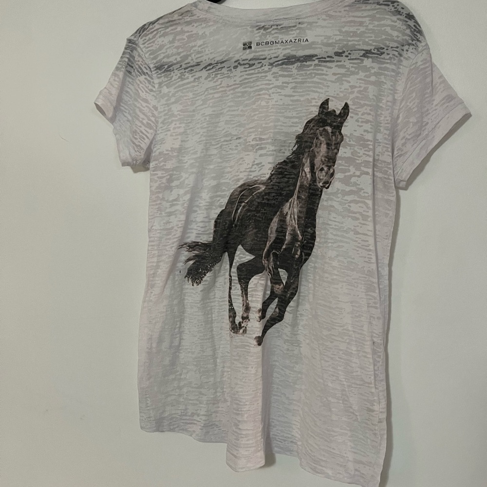 born to run top with horse on back